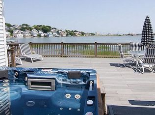 25 Hampton Cir, Hull, MA 02045