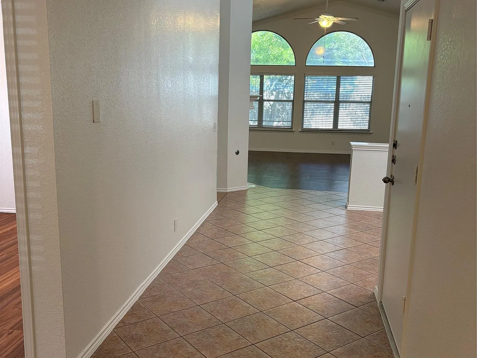 3 bed, 2.0 bath, 1620 sqft, $1,850 — Photo 3