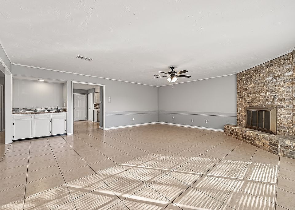 Great Room w/wet bar