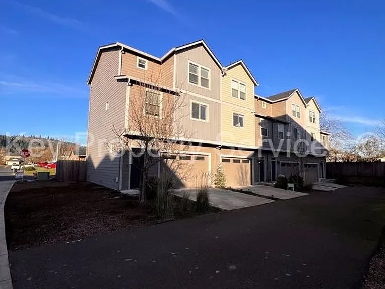 180 Loganberry Ct — Photo 2