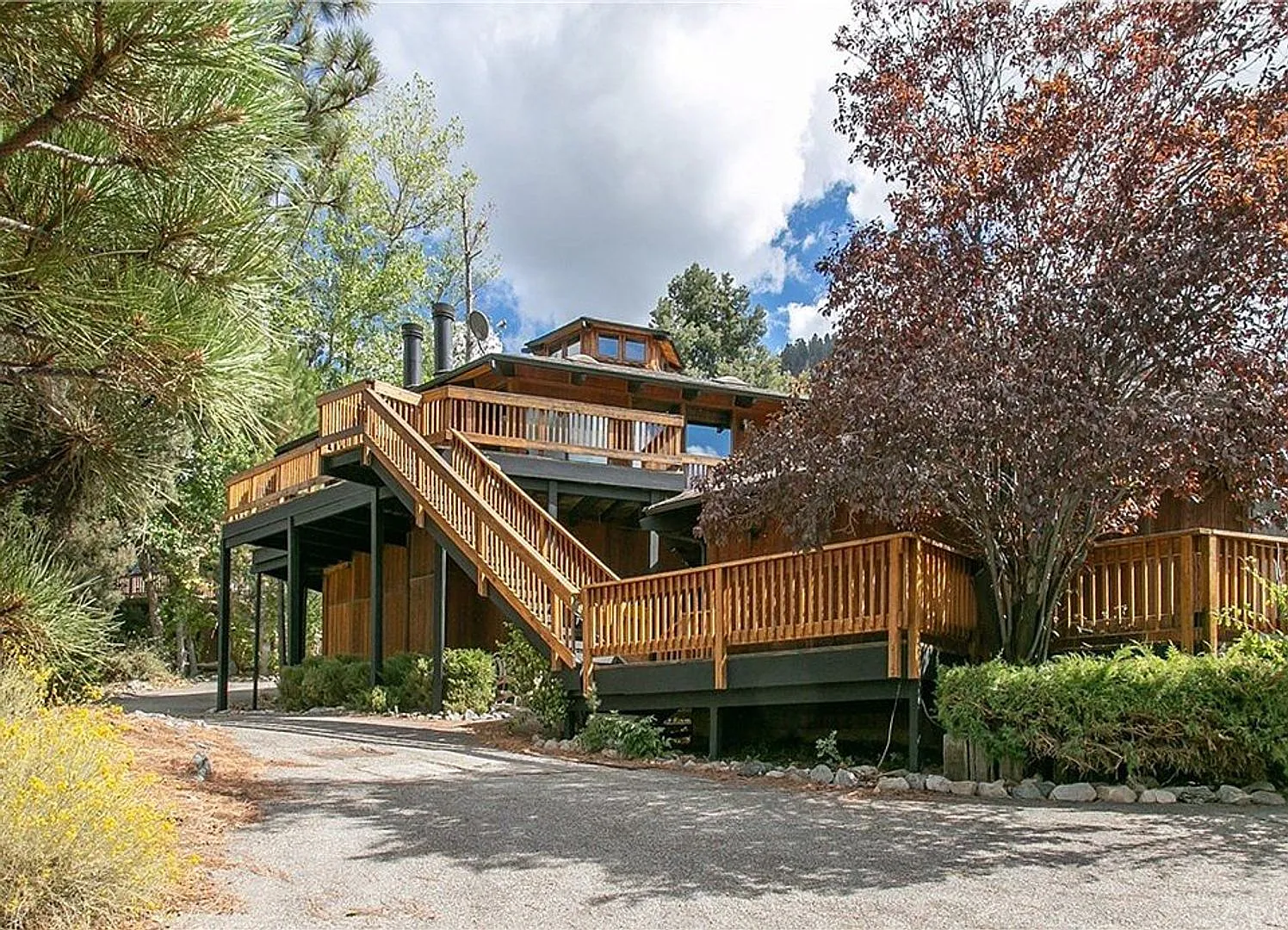 Beautiful 5-Bedroom Home with Mountain Views in Pine Club Mountain! — Photo 1