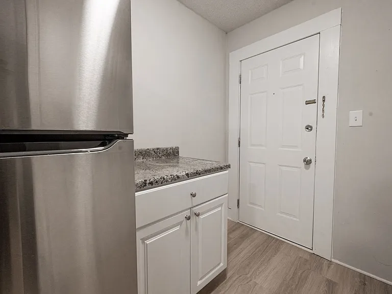 303 Raynor St — Photo 10