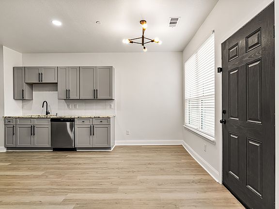 5th image of 3210 Wexford Dr