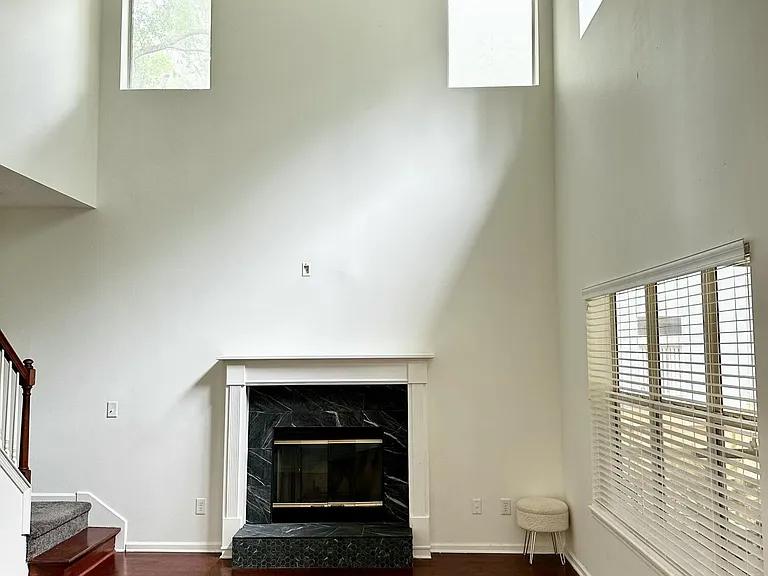 2298 Huckins Ct — Photo 6