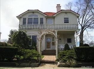 126 Frankel Blvd, Merrick, NY 11566