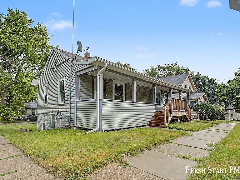 1266 Clark St — Photo 6
