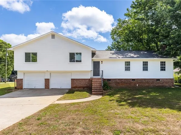 2250 Ridge Forest Dr, Grayson, GA 30017