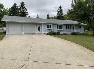 501 9th Ave NE, Rolla, ND 58367