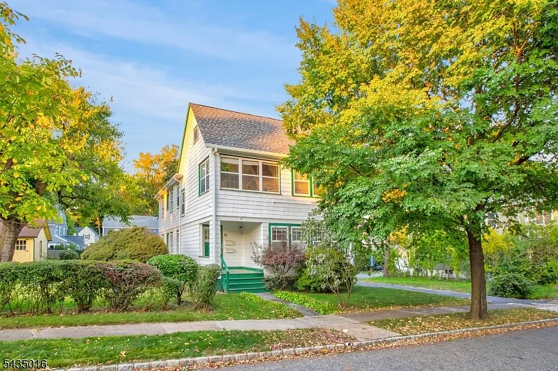 26 Howe Ave #2
