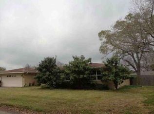3308 Terrace Dr, Nederland, TX 77627