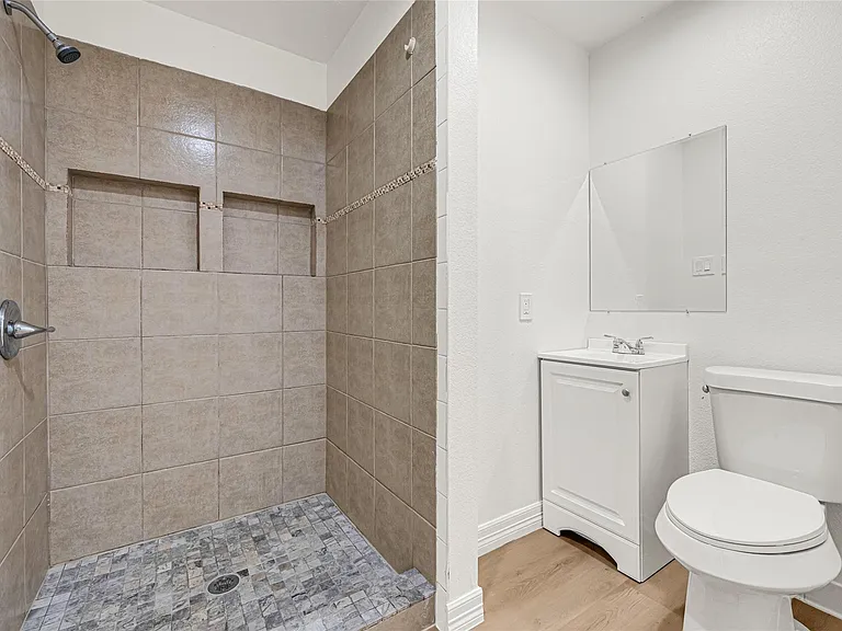 2631 Mansfield St — Photo 22