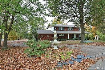 1st image of 1029 S Shawnee Blvd