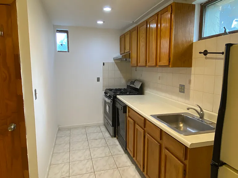 Ryan St — Photo 4