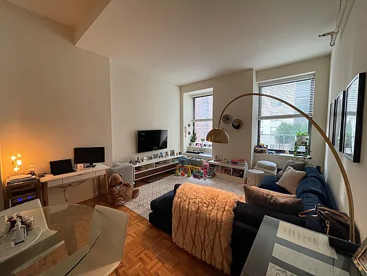 Rented by Cooper & Cooper Real Estate | media 8