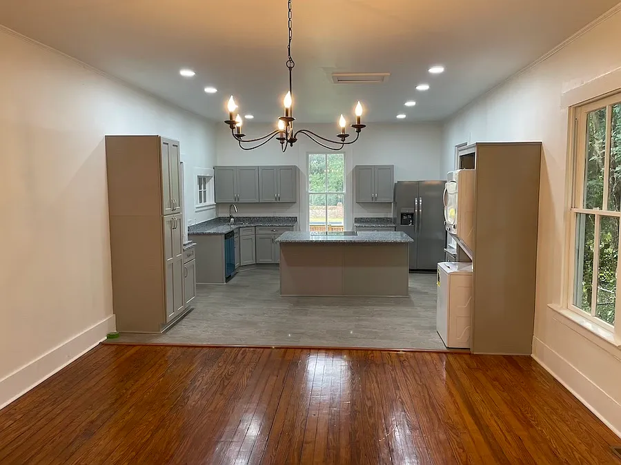 3 bed, 2498 sqft, $1,600 — Photo 2