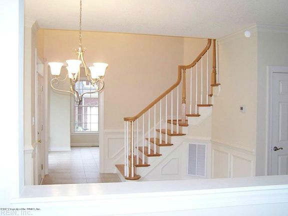 3rd image of 100 Chanticleer Ct