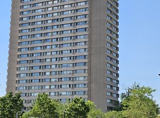 735 Don Mills Rd #1901, Toronto, ON M3C 1S9