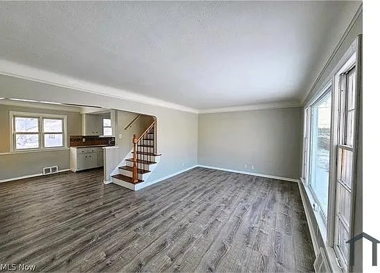 9516 Alexander Rd — Photo 3