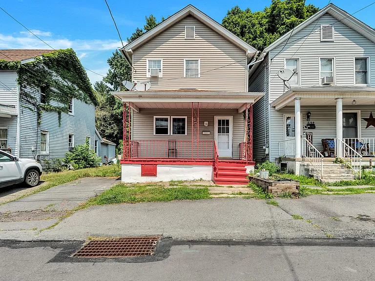 630 E Lackawanna Ave — Photo 3