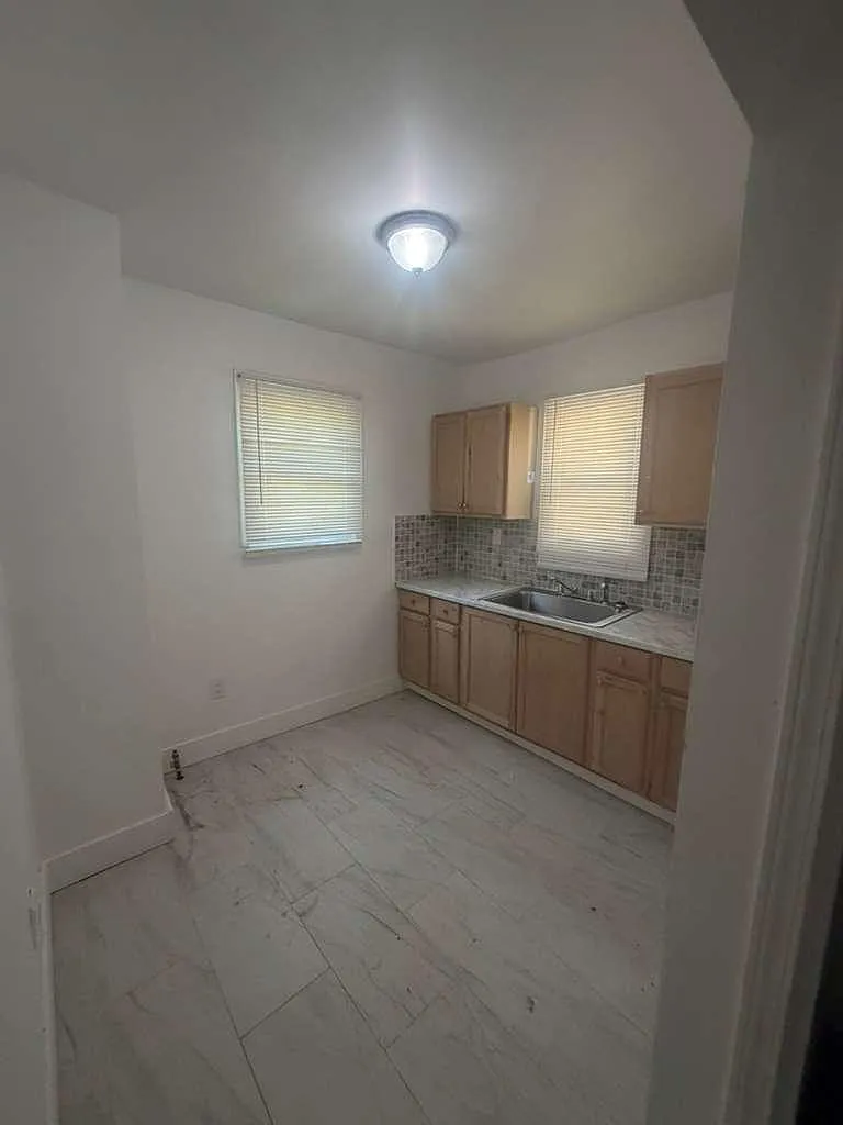 3 bed, 1098 sqft, $1,000 — Photo 3