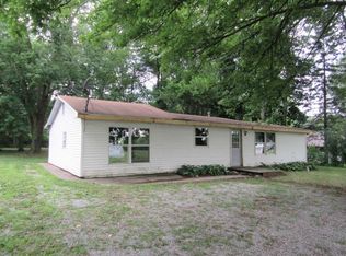 12055 N Syracuse Webster Rd, Syracuse, IN 46567