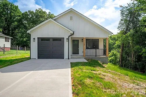 1120 Rosehill Dr Photo 1
