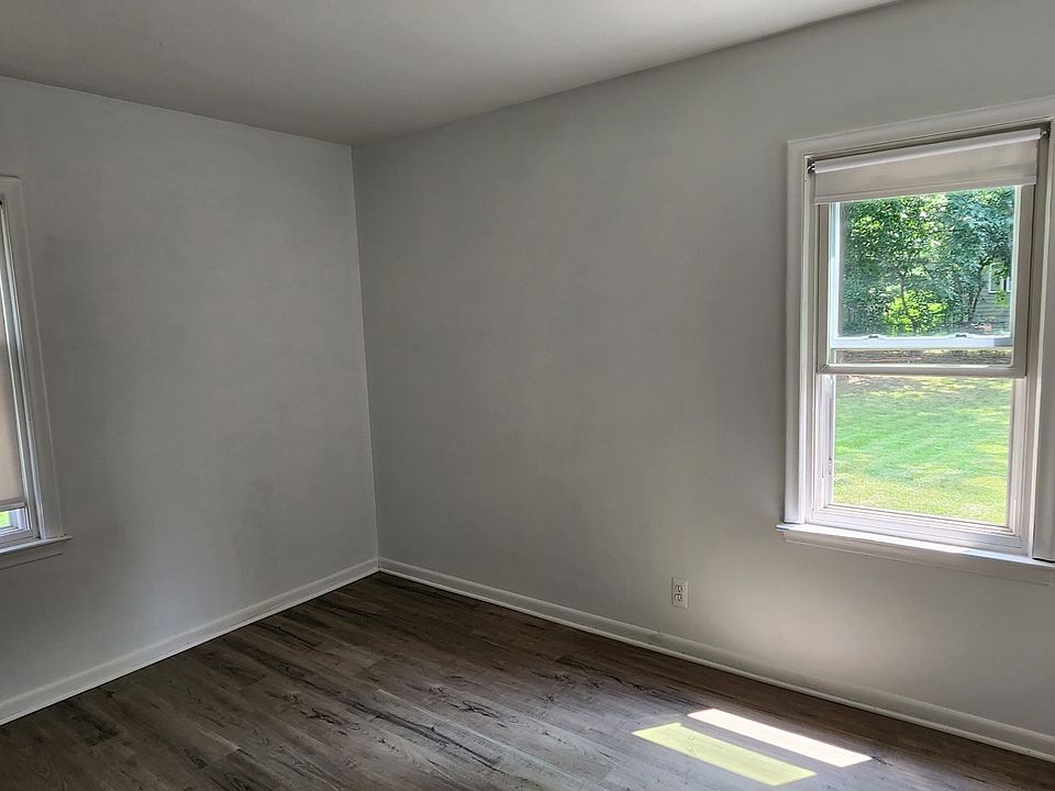 300 E Marshall St, photo 6