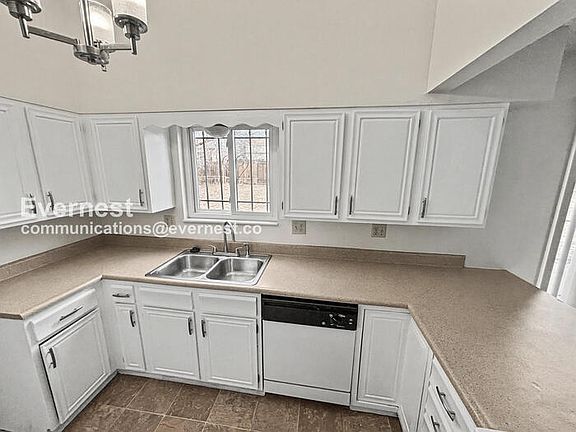 5th image of 4660 Anjelina Cir N
