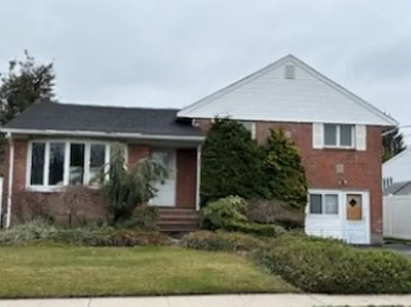 (undisclosed Address), East Meadow, NY 11554