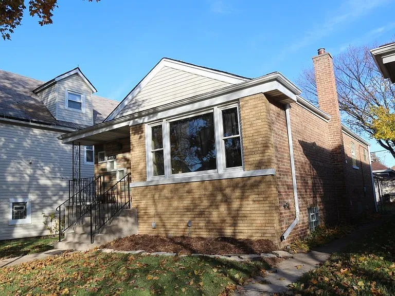 8553 S Oglesby Ave — Photo 3