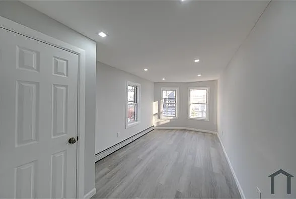 127 Bennett St #2 — Photo 8