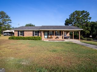 110 Queen Dr, Glennville, GA 30427