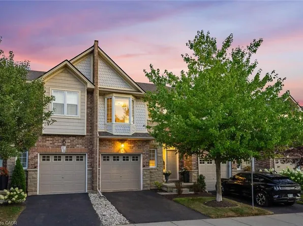 10 Liddycoat Ln #4, Hamilton, ON L9G 0A7