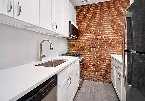 4th image of 64 W 83rd St APT 4