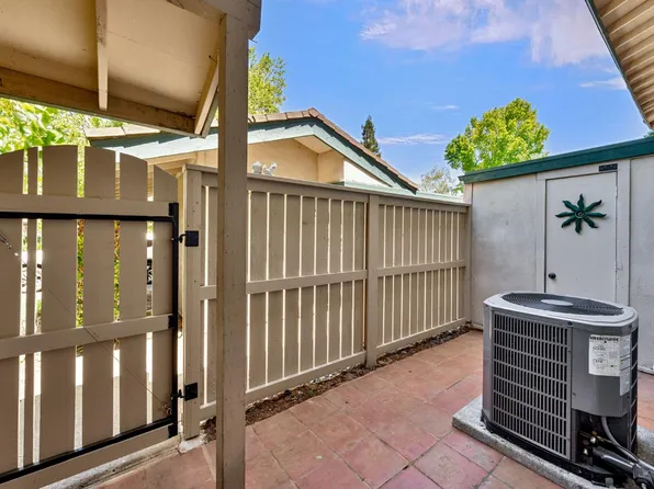 506 Roundtree Court, Sacramento, CA 95831