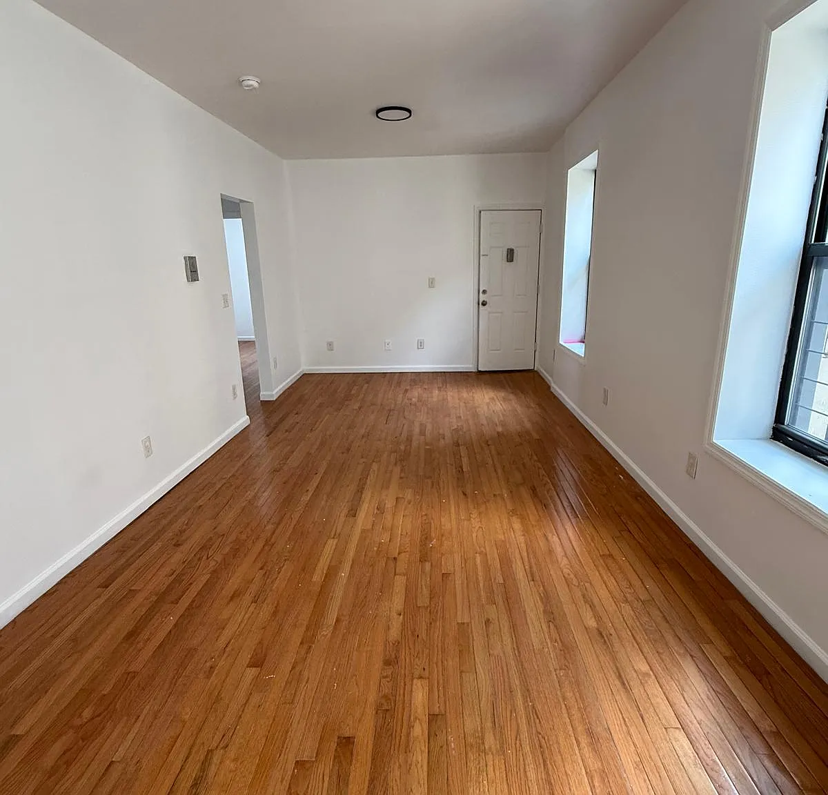 3 bed, 1100 sqft, $2,997 — Photo 3