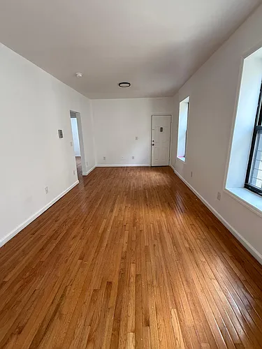 244 S Broadway #3E Photo 1
