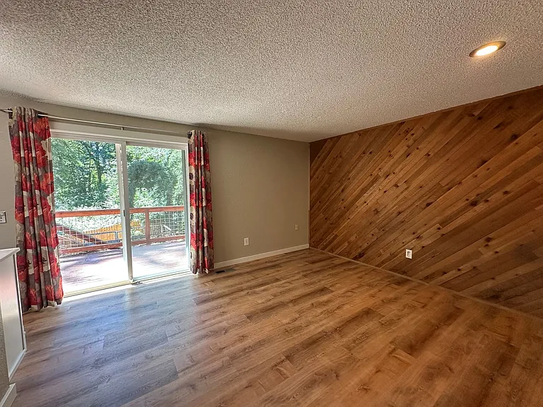 1479 Greenville Dr — Photo 21
