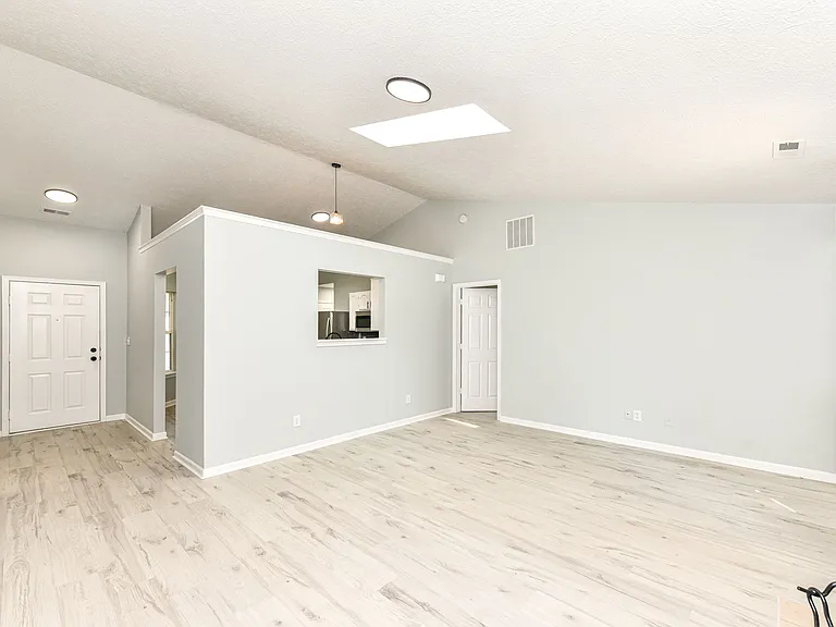 3933 Bergamot Ct — Photo 5