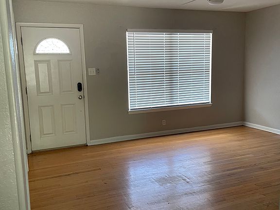 3rd image of 4207 Waikiki Dr