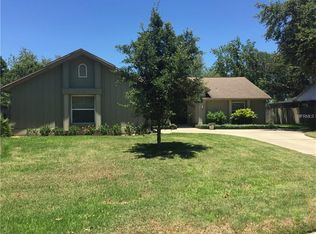 2736 Horseshoe Dr, Plant City, FL 33566