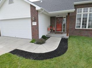 8956 Prairie Village Dr, Lincoln, NE 68507
