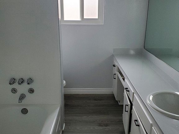 4th image of 823 Lagoon Ave #2