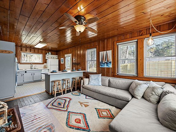 4th image of 314 Pond View Court