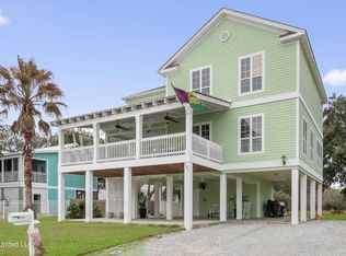 121 Vista Dr, Pass Christian, MS 39571