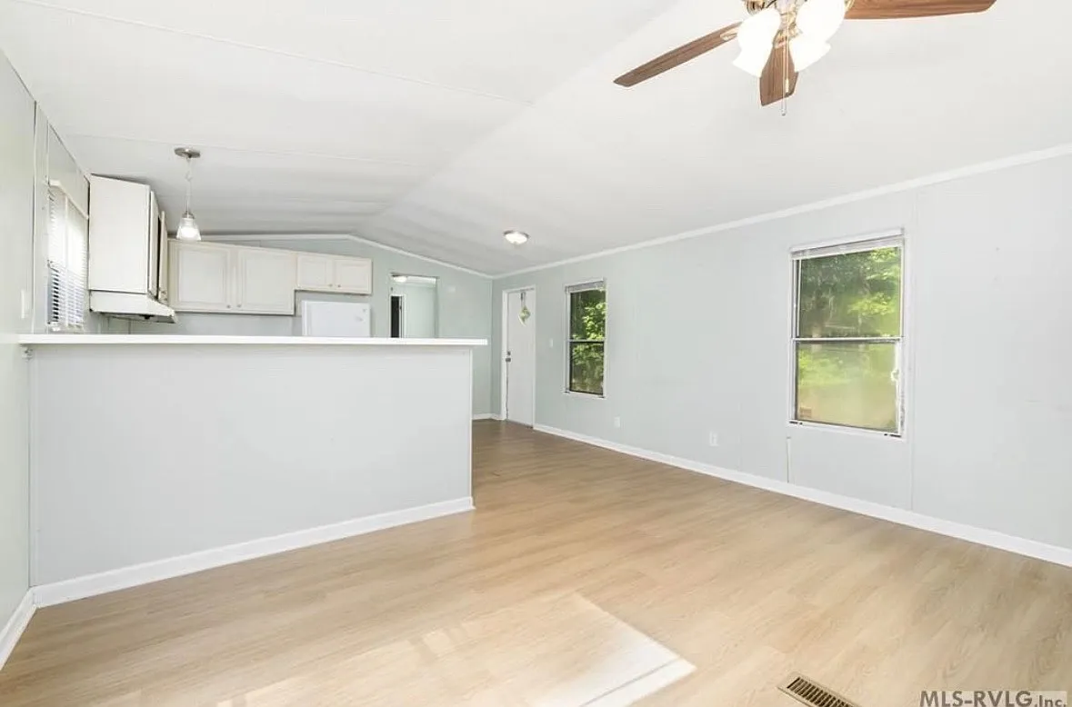 3 bed, 1286 sqft, $1,350 — Photo 3