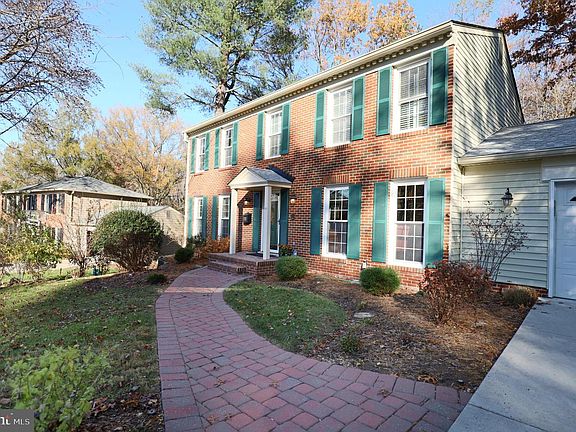 4th image of 8424 Georgian Way