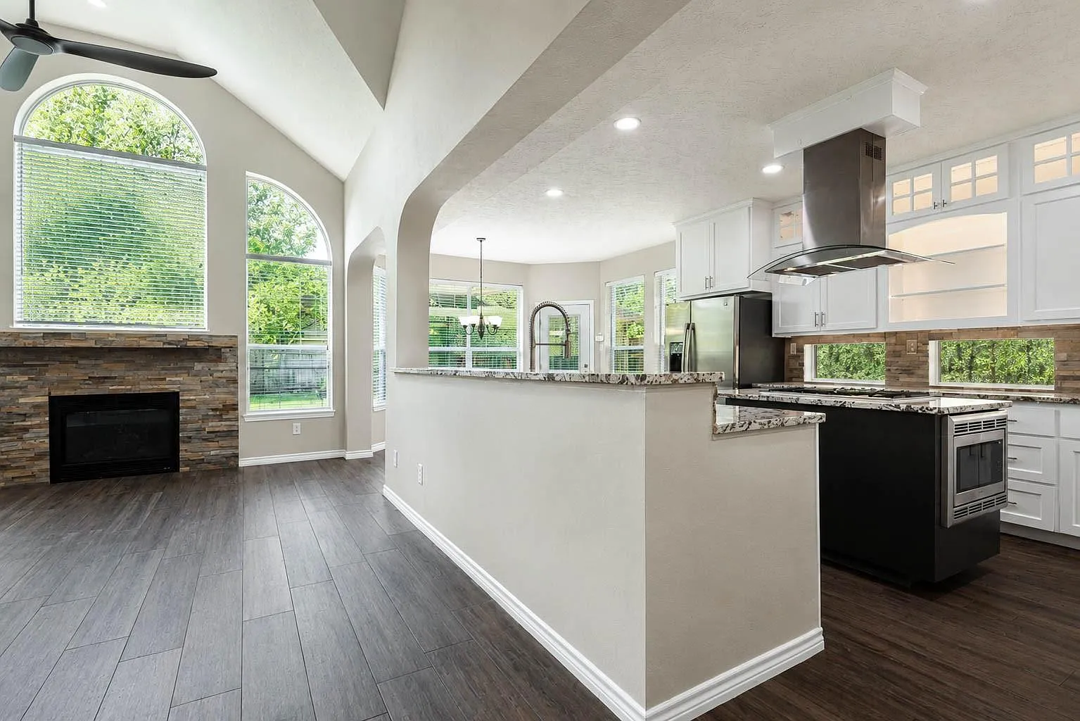 4 bed, 2.5 bath, 3035 sqft, $3,795 — Photo 3