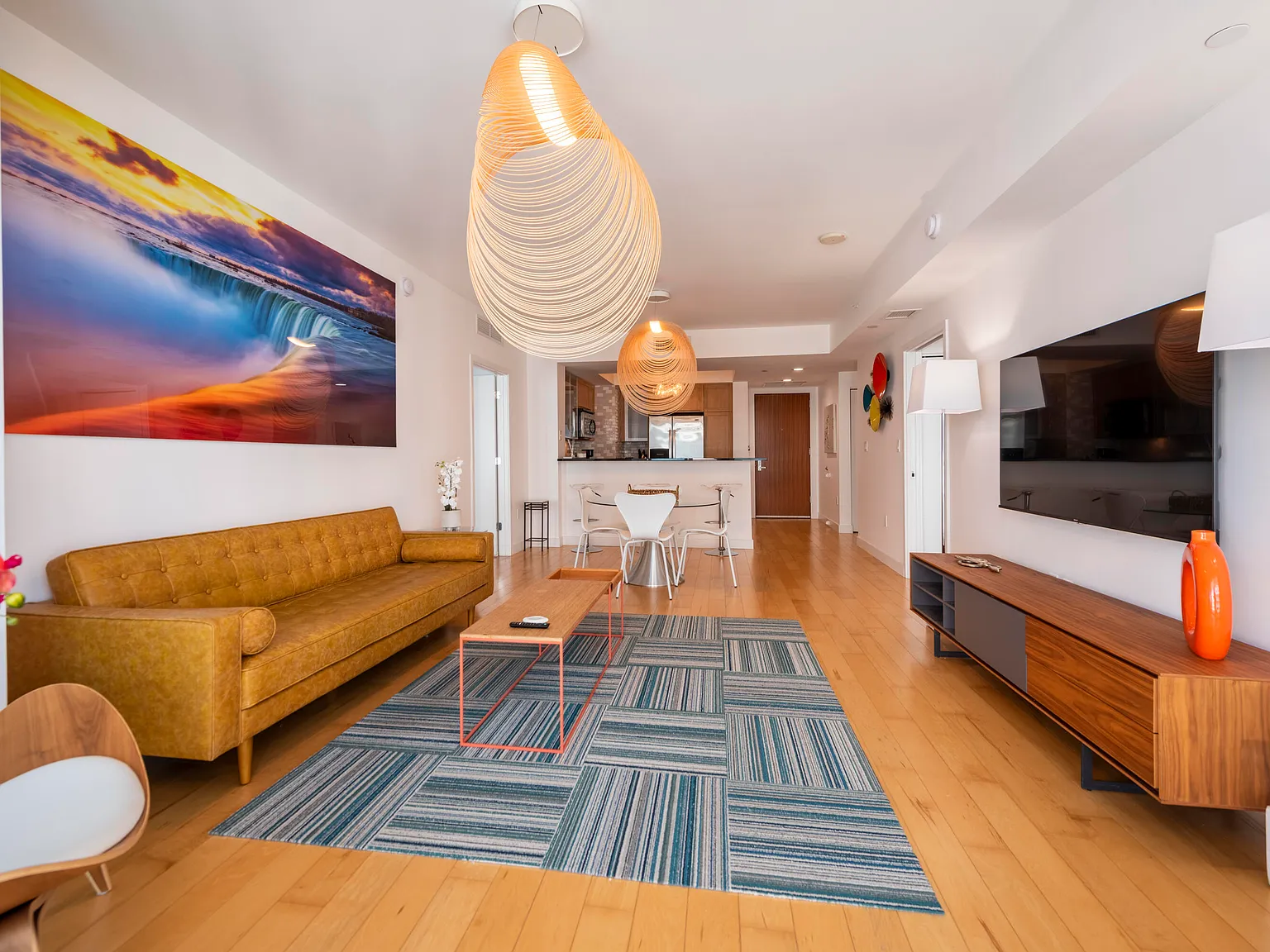 2 bed, 2.0 bath, 1274 sqft, $5,500 — Photo 4