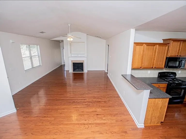240 River Meadow Dr — Photo 6